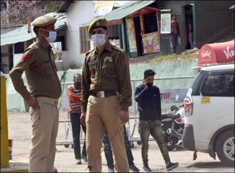 पुलिस ने श्रीनगर और पुंछ के कई इलाकों में की छापेमारी, इस मामले से जुड़े 5 लोग गिरफ्तार