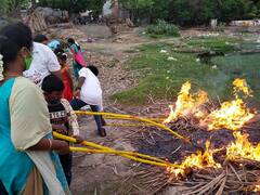 கரூர் : கொரோனாவின் பிடியிலிருந்து மக்கள் விடுபட தேங்காய் சுட்டு வழிபட்ட பெண்கள்..!