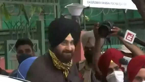 Sidhu को पंजाब कांग्रेस अध्यक्ष बनाए जाने की खबरों से समर्थकों में भारी उत्साह, बांटी मिठाईयां