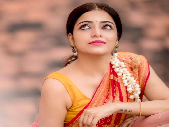 ஜனனி மாடல் மற்றும் நடிகை தமிழ் மற்றும் மலையாள படங்களில் நடித்து வருகிறார்