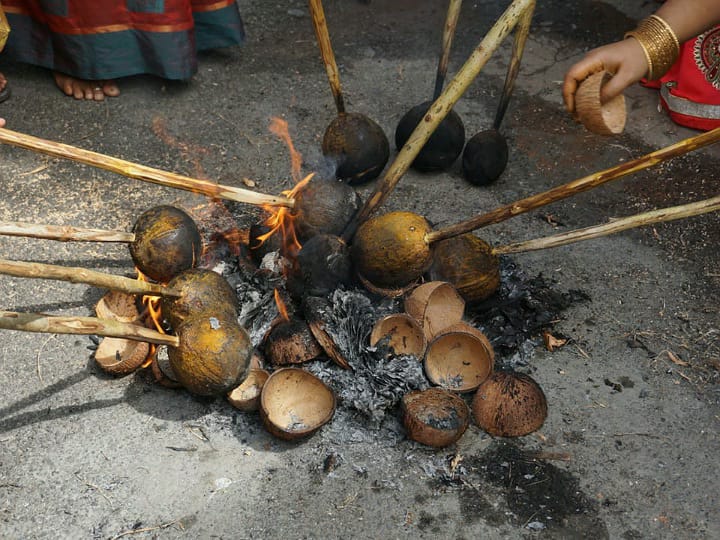 சேலம் : சிறப்பாக கொண்டாடப்படும் தேங்காய் சுடும் பண்டிகை..! இத படிங்க..!