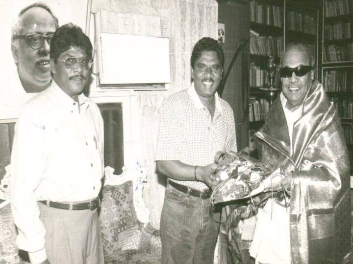 முன்னாள் முதல்வர் கருணாநிதியுடன் பாரதிராஜா