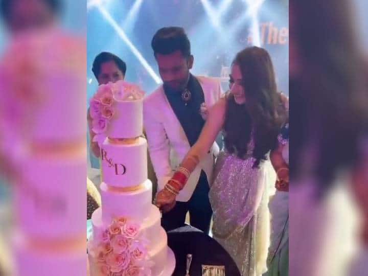 Dishul Wedding Rahul vaidya disha parmar cutting 5 tier cake