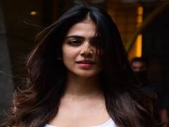 Actress malavika mohan airport pics  : நீ நின்ற இடமென்றால் விலையேறி போகாதோ -  மாளவிகா மோகன் ஏர்போர்ட் லுக்