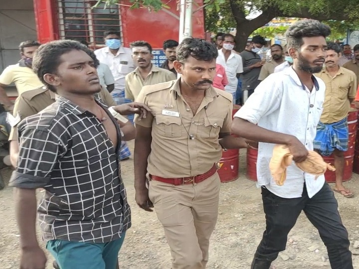 வாண்ட்டடா வந்து.. வழுக்கி விழுந்து... பொதுமக்களிடம் சிக்கிய டூவீலர் திருடர்கள்..! திண்டிவனத்தில் ருசிகரம்..!