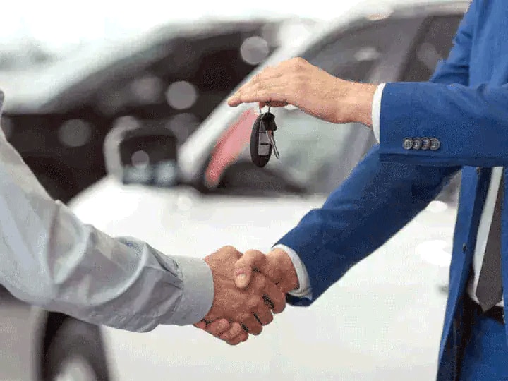 Car Buying Tips: कार खरीदने का है प्लान तो पहले जान लें मैन्युअल या ऑटोमेटिक ट्रांसमिशन वाली कारों के फायदे और नुकसान