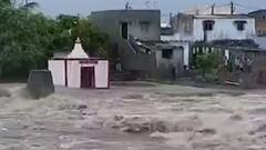 ફટાફટઃ જામનગરમાં ભારે પવન સાથે વરસાદ, વૃક્ષો અને હોડિંગ્સ થયા ધરાશાયી