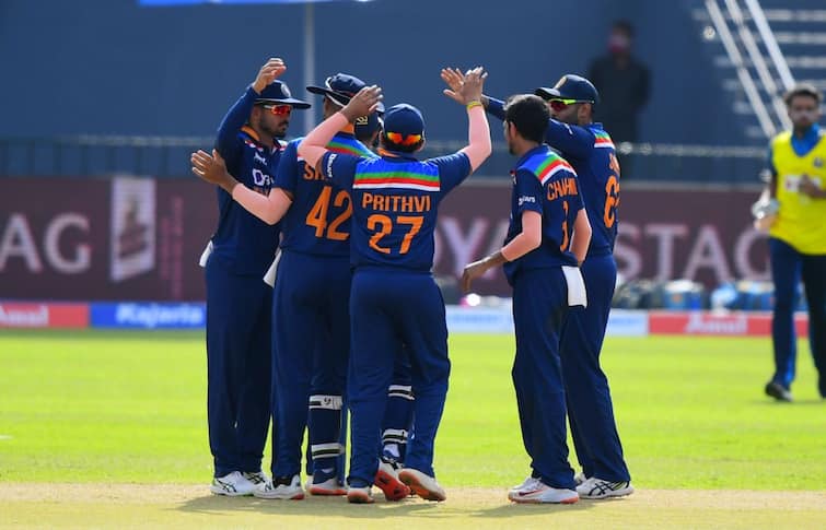 Ind vs SL 2021: India won the first ODI by 7 wickets against Sri Lanka R Premadasa Stadium Ind Vs SL, 1 ODI : भारताचा श्रीलंकेवर सात विकेट्सने विजय, शिखर धवन विजयाचा शिल्पकार
