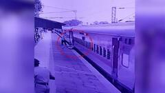 Purulia: চলন্ত ট্রেন থেকে প্ল্যাটফর্মে পড়ে গিয়েও রেল পুলিশের তৎপরতায় প্রাণে বাঁচলেন বৃদ্ধা