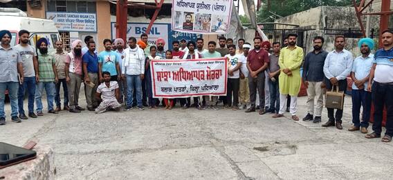 4 ਮਹੀਨੇ ਬਾਅਦ ਵੀ ਹੱਕੀ ਮੰਗਾਂ ਲਈ ਟਾਵਰ 'ਤੇ ਡਟਿਆ ਸੁਰਿੰਦਰਪਾਲ ਗੁਰਦਾਸਪੁਰ 4 ਮਹੀਨੇ ਬਾਅਦ ਵੀ ਹੱਕੀ ਮੰਗਾਂ ਲਈ ਟਾਵਰ 'ਤੇ ਡਟਿਆ ਸੁਰਿੰਦਰਪਾਲ ਗੁਰਦਾਸਪੁਰ