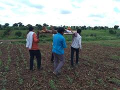 नांदेड जिल्ह्यातील सोनानाईक व मुन्नानाईक तांड्यावर रस्त्याअभावी अनेक गरोदर माता व रुग्णांचा दुर्दैवी मृत्यू