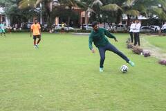 PHOTO: अमित ठाकरेंनी गाजवलं फुटबॉलचं मैदान! नाशिकमध्ये फ्रेंडली सामन्यात एकापाठोपाठ एक गोलचा धडाका