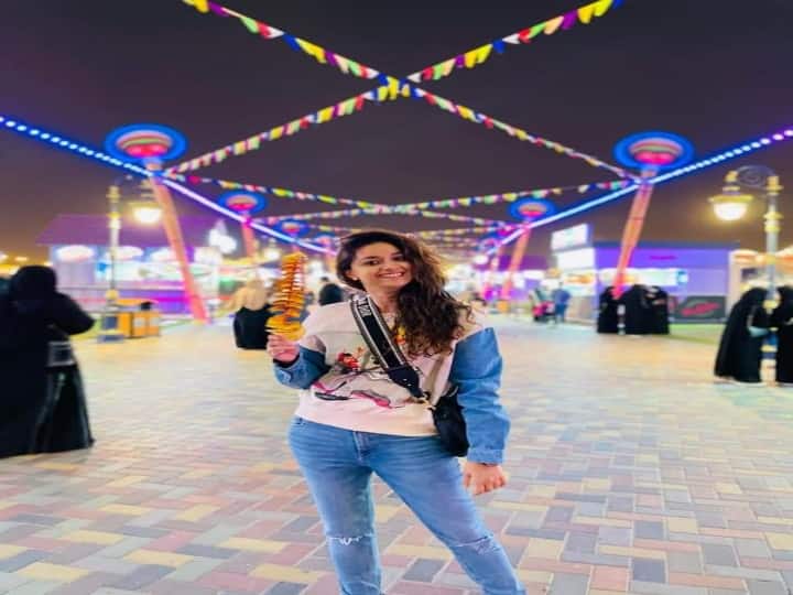 தமிழில் விஜய், விக்ரம், சூர்யா, தனுஷ் ஆகிய நடிகர்களுடன் நடித்து முன்னணி நடிகையாக வலம் வருகிறார்