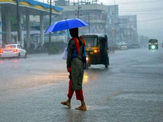 Gujarat Rains: રાજ્યના આ મોટા શહેરમાં વરસાદ ખેંચાતા બફારાથી લોકો થયા ત્રસ્ત, જાણો વરસાદ માટે હજુ કેટલા દિવસ જોવી પડશે રાહ