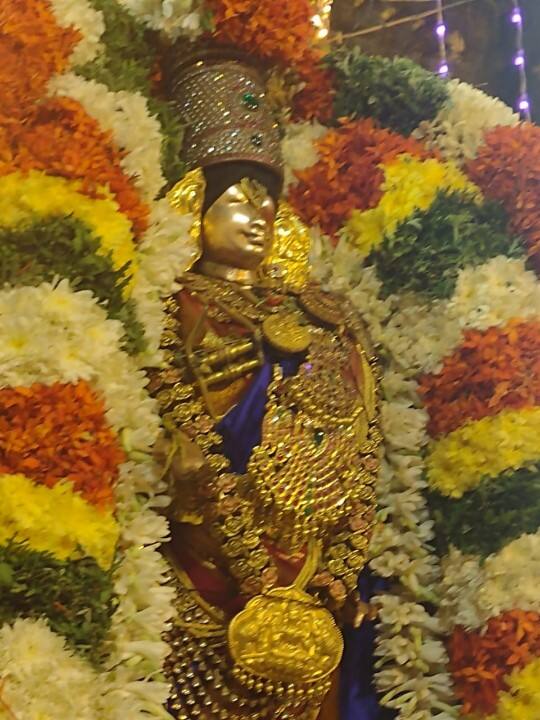 ஊதா நிற பட்டில் அருள்மிகு கள்ளழகர் ஆடிப்பெருந்திருவிழாவில்