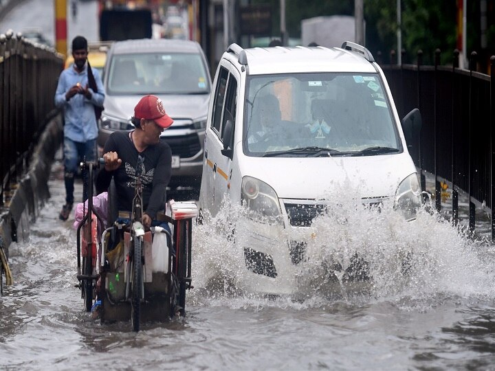 Mumbai Rains: मुंबई में बीती रात से तेज बारिश के बाद लैंडस्लाइड, तीन जगह दीवार गिरने से 15 की मौत