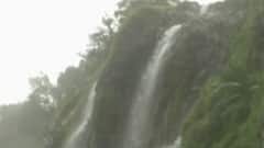 Sindhudurg | सिंधुदुर्ग जिल्ह्यातील आंबोलीजवळ बाबा धबधब्याजवळ कोरोनात पर्यटकांची गर्दी