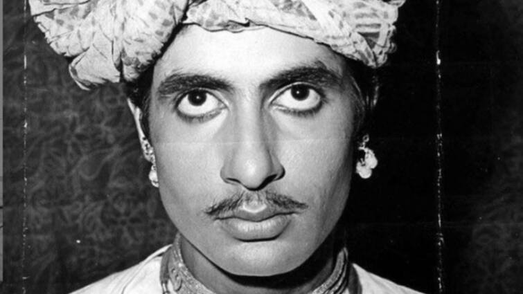 Amitabh Bachchan shared his Old photo in social media, got reaction from fans Amitabh on Social Media: অমিতাভ বচ্চন না সোনু সুদ? পুরনো ছবি দেখে বিভ্রান্ত নেটদুনিয়া