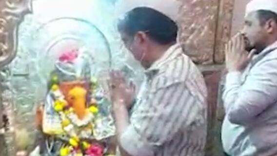 Nashik | मंदिरात प्रवेशबंदी असताना मंत्री जितेंद्र आव्हाड यांची नाशिकमध्ये कार्यकर्त्यांसह पूजा