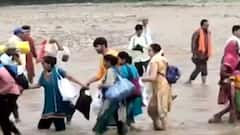 Saharanpur : Maa Shakumbhari के दर्शन के लिए जान जोखिम में डाल कर दर्शन कर रहे श्रद्धालु