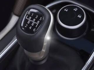 Car Gear Shifting Tips: ਗੀਅਰ ਬਦਲਣ ਦੇ 4 ਗ਼ਲਤ ਤਰੀਕੇ, ਜੋ ਘਟਾ ਦਿੰਦੇ ਕਾਰ ਦੀ ਮਾਈਲੇਜ਼