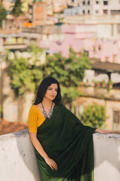 Anuradha Mukherjee: সাবেকি সাজে অভিনেত্রী অনুরাধা মুখোপাধ্য়ায়, জানালেন শাড়ি নিয়ে তাঁর ভালোবাসার কথা