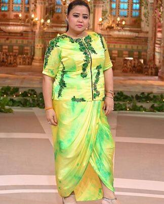 वहीं उन्होंने अपनी गरीबी के दिनों को याद करते हुए बताया कि, हमने अपनी लाइफ में बहुत बुरे दिन देखे है. एक वक्त था जब हमने नमक से रोटी खाई है, लेकिन आज हमारे पास सबकुछ है. अभी भी मैं बस हमेशा यही सोचती हूं कि मेरी फैमिली को वापस कभी भी उन हालातों का सामना ना करना पड़े.