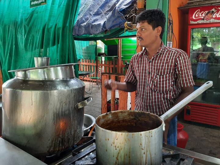 Morning tea coffee is the first step towards diseases Tea shop alert verse in Theni டீ ,காபி ,வடை வியாதிக்கு முதல்படி! வாசலில் அலர்ட் வாக்கியம்..! தேனி டீக்காடைக்காரரின் ஸ்வீட் ட்விஸ்ட்..!