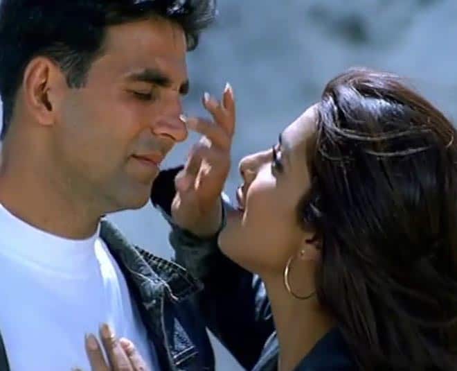अक्षय कुमार और प्रियंका चोपड़ा की जोड़ी ने बॉलीवुड को कई सुपरहिट फिल्में दी हैं. पैन्स को उनकी केमेस्ट्री काफी पसंद आती थी. लेकिन कई फिल्मों में साथ काम करने के बाद दोनों के अफेयर की अफवाह उड़ने लगी. और अक्षय कुमार की पत्नी ट्विंकल खन्ना ने अक्षय को उनके साथ काम करने से मना कर दिया.