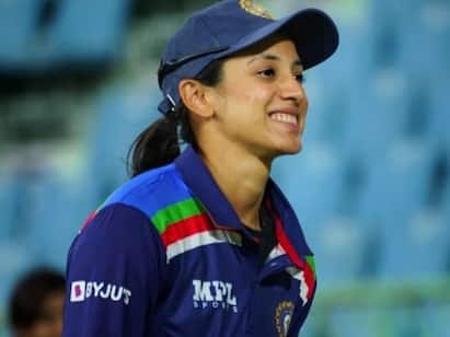 Indian Womens team stylish opener Smriti Mandhana celebrates her 25th birthday today Smriti Mandhana | தனி ஸ்டைலில் கிரிக்கெட் ஆட்டம்.. குறையாத ரசிகர் கூட்டம்..  - ஸ்மிருதி மந்தானாவுக்கு ஹேப்பி பர்த் டே!