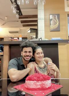 Manoj tiwari: অষ্টম বিবাহ বার্ষিকী, স্ত্রী সুস্মিতাকে নিয়ে সোশ্যাল মিডিয়ায় ভালবাসাপূর্ণ পোস্ট মনোজের