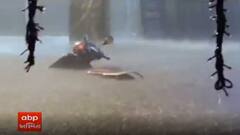 મુંબઇમાં ધોધમાર વરસાદ ખાબક્યો, રસ્તા પર તણાયા વાહનો