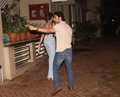 ऑफ शॉल्डर क्रॉप टॉप और रिप्ड जींस पहन ब्वॉयफ्रेंड Aadar Jain के साथ Kareena Kapoor के घर पहुंचीं Tara Sutaria, देखें तस्वीरें