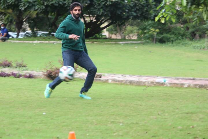 मात्र आता अमित ठाकरे यांच्यां राजकीय खेळीकडे लक्ष लागलं असून सांघिक खेळाच्या जोरावर मनसेला निवडणुकीच्या मैदानात यश मिळवून देणार का नाशिकच्या बालेकिल्लावर पुन्हा मनसेचा झेंडा फडकविणार का याकडे लक्ष लागलाय.