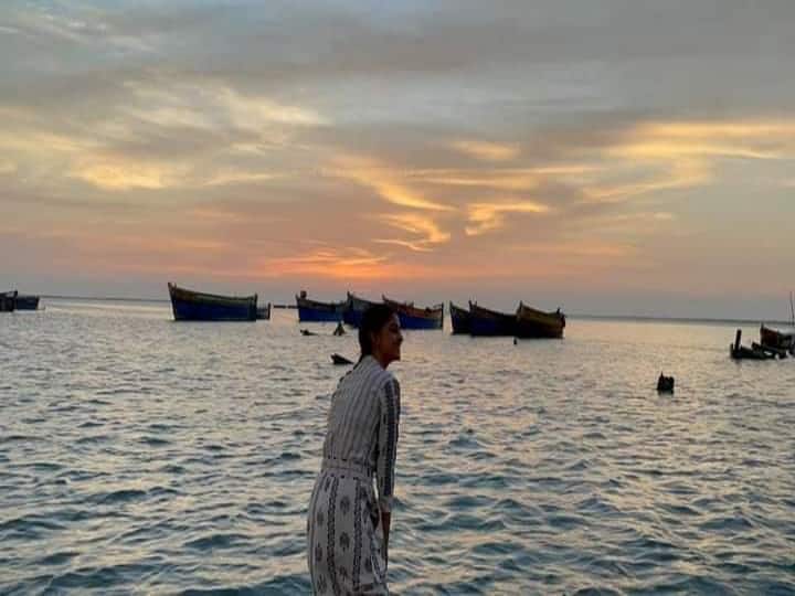 2000-ஆம் ஆண்டு குழந்தை நட்சத்திரமாக திரையுலகில் அறிமுகமானார்.