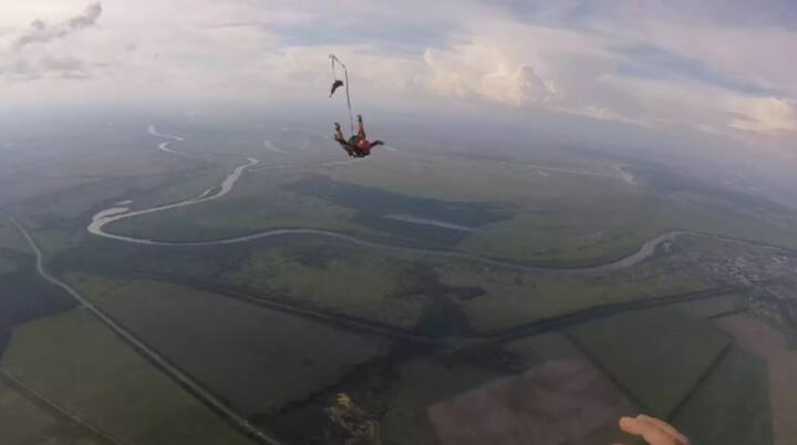 તેમના પહેલા દેશમાં માત્ર ત્રણ જ લાયસન્ય ધરાવતા મહિલા સ્કાઈડાઇવર છે- પદ્મશ્રી એવોર્ડથી સન્માનિત રેચલ થોમસ, શીતલ મહાજન અને અર્ચના સરદાના. શ્વેતાએ પોતાની આ સફર વર્ષ 2016માં શરૂ કરી હતી. સ્પેઇનમાં સર્ટિફિકેટ કોર્સ કર્યા બાદ શ્વેતા પોતાની જાતે જ ઊંચા આકાશમાં ઉડતા શીખી છે.