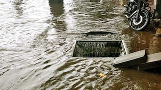 Mumbai News: मुंबई में Manhole के ढक्कन चोरी होने की घटनाएं बढ़ी, BMC ने ड्रग एडिक्ट्स पर लगाया आरोप