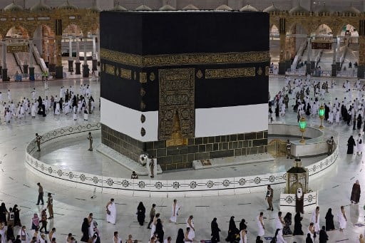 Hajj 2021: Pilgrims begin arrive for Mecca on Saturday with socially distance and wear face masks. Hajj 2021: हज का आज तीसरा दिन, जानिए किन सख्त नियमों के बीच हज की अदाएगी की जा रही है