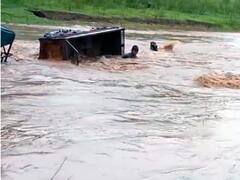 ਡਰਾਈਵਰ ਦੀ ਗਲਤੀ ਨਾਲ ਨਦੀ 'ਚ ਵਹਿ ਗਿਆ ਟਰੈਕਟਰ, ਕਈ ਲੋਕ ਸੀ ਸਵਾਰ