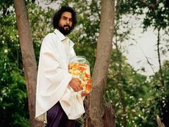 Actor Tovino thomas pics:  ஒரு முகமோ இரு முகமோ முழுமுகமும் கலவரமோ பயம் அறியாது இவன் தேசமோ -  டோவினோ தாமஸ் போட்டோ ஆல்பம்