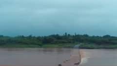 નવસારીઃ ઔરંગા નદીમાં જળસ્તર વધતા ગરગડીયા પુલ થયો પાણીમાં ગરકાવ,વલસાડ જવાનો રસ્તો થયો બંધ