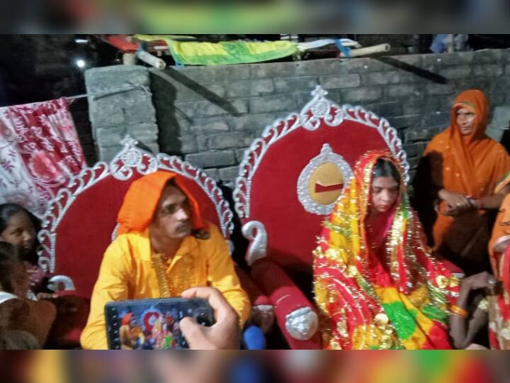 bride party reached at groom house with procession siwan this unique marriage ceremony without band baja and Pandit ann बिहारः लड़की पक्ष बारात लेकर लड़के वाले के यहां पहुंचा, बिना बैंड-बाजा और पंडित के हुई अनोखी शादी