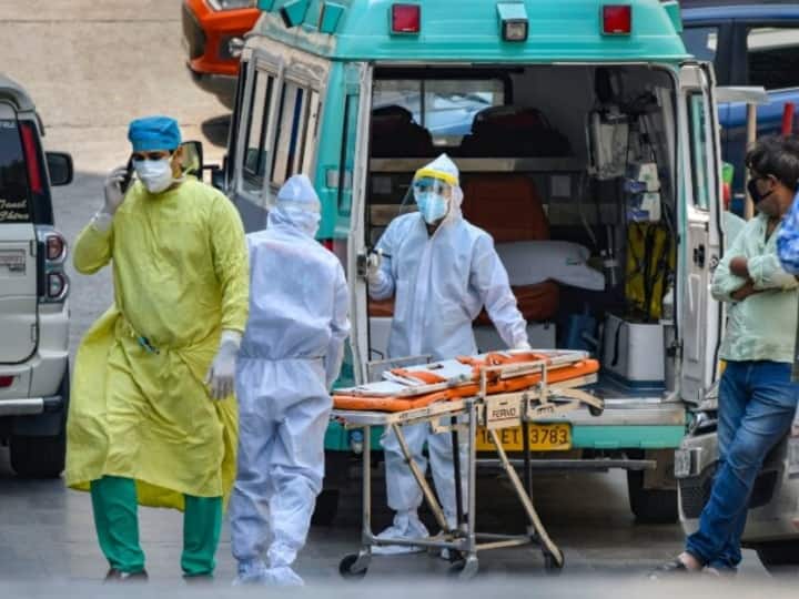 Jalpaiguri Corona News Covid Patients dies in Ambulance allegedly for not getting oxygen Jalpaiguri Corona News : 'অক্সিজেনের অভাবে কোভিড রোগীর মৃত্যু', মনে করাল দ্বিতীয় ঢেউয়ের ভয়াবহ দিন