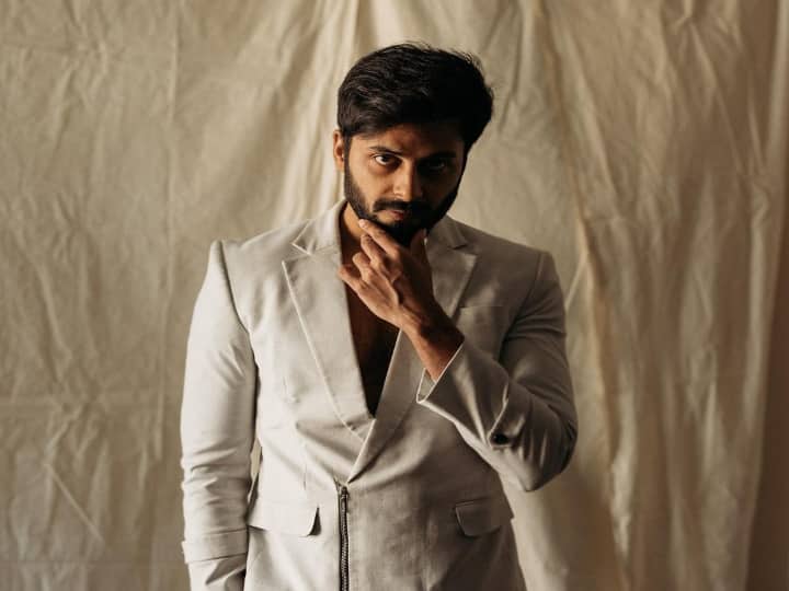அஸ்வின் தனது முதல் படத்தின் படப்பிடிப்பைத் தொடங்கிய நிலையில்  சமூக ஊடகங்கள் முழுவதும் இவருக்கு வாழ்த்து மழையில் நனைந்து வருகிறது .