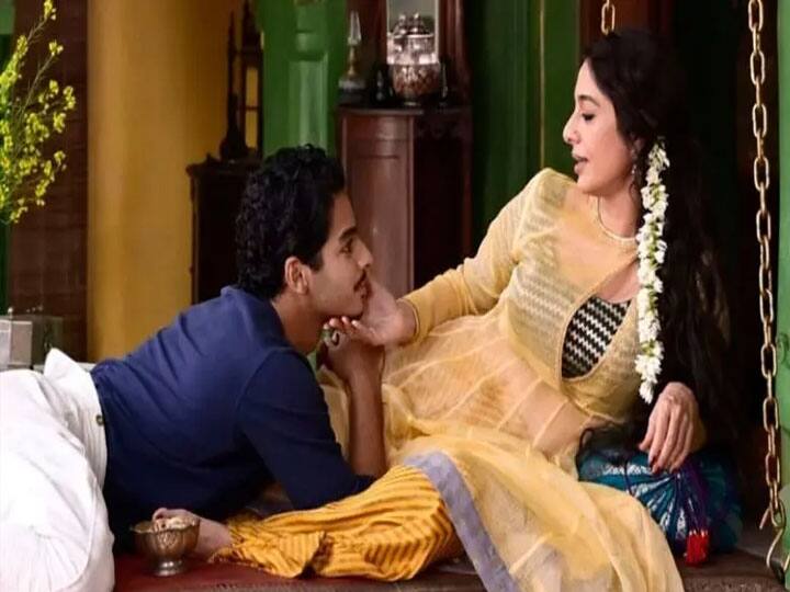 ओटीटी प्लेटफॉर्म Netflix पर वेब सीरीज ए सूटेबल ब्वॉय ( A Suitable Boy) को रिलीज किया गया था. इस वेब सीरीज के गाने आप सभी को मत्रमुग्ध कर देते होंगे. इस वेब सीरीज के गाने को कविता सेठ ने अपनी आवाज दी थी. वेब सीरीज के गाने ने हमारा दिल जीत लिया था.