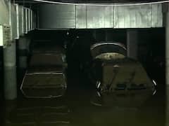 IN Pics : मुंबईतील कांदिवली भागात तब्बल 400 हून अधिक गाड्या पाण्याखाली