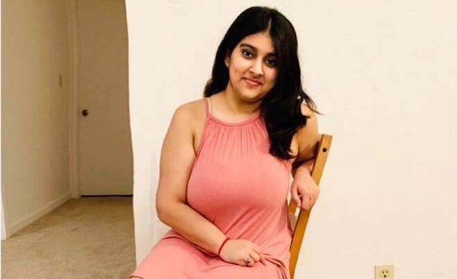 ગાંધીનગરમાં પશુપાલન નિયામકની કચેરીમાં ફરજ બજાવતા મનીષકુમાર ટાંકની પુત્રી ક્રિષ્ના હાલમાં કેલીફોર્નીયા સ્ટેટ યુનિવર્સિટી (California State University) ખાતે કોમ્પ્યુટર એજીનિયરીંગનો અનુસ્નાતક અભ્યાસ કરી રહી છે. કોમ્પ્યુટર એન્જનિયરીંગના અનુસ્નાતકના છેલ્લા વર્ષમાં અભ્યાસ કરતી ક્રિષ્ના ટાંકે Amazon કંપનીમાં ટુડન્ટ એમ્બેસેડરની પરીક્ષા સફળતાપૂર્વક પાસ કરતા તેને એમેઝોન કંપનીએ તગડા પગાર સાથેની નોકરીની ઓફર કરી છે. મે માસમાં અભ્યાસ પૂર્ણ થયા બાદ તે એમેઝોન કંપનીમાં જોડાશે.