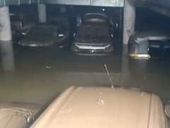 IN Pics : मुंबईतील कांदिवली भागात तब्बल 400 हून अधिक गाड्या पाण्याखाली