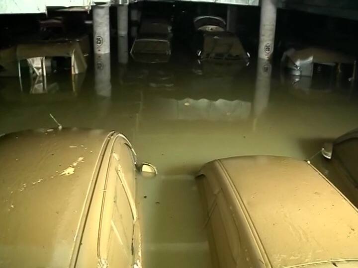 Mumbai rain update 400 vehicles were submerged in the municipal parking ...