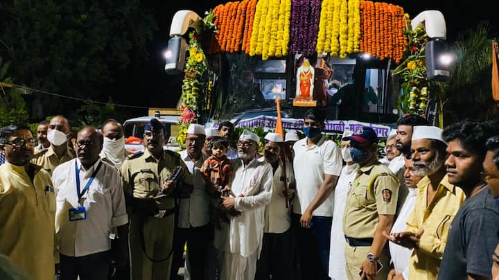 जळगाव जिल्ह्यातील या मानाच्या पालखीचं आज जळगाव जिल्ह्यातील मुक्ताईनगर येथून पंढरपूरकडे मोठ्या उत्साहाने आणि भक्तीभावाने प्रस्थान झालं.